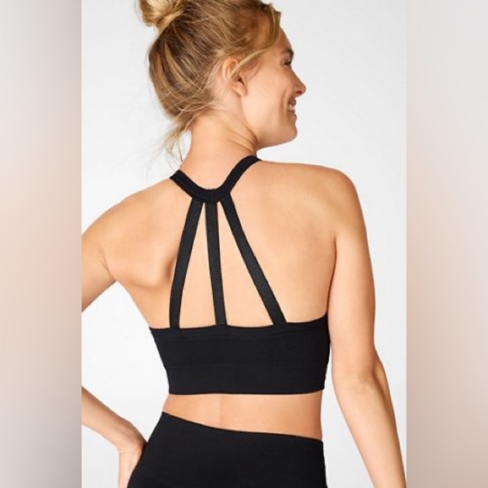 Black Seamless Sports Bra with Back Detail